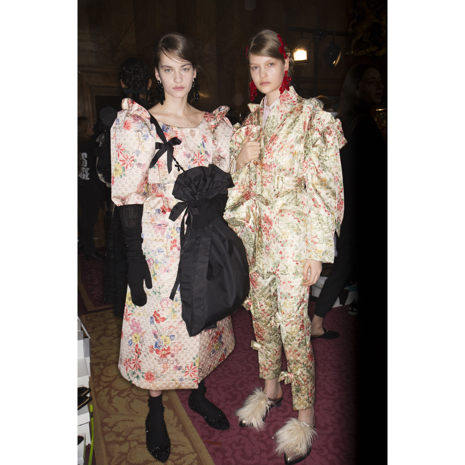 Фото Backstage Simone Rocha Fall 2018 Ready-to-Wear Backstage Simone Rocha осень зима 2018 коллекция неделя моды в Лондане LFW Mainstyles